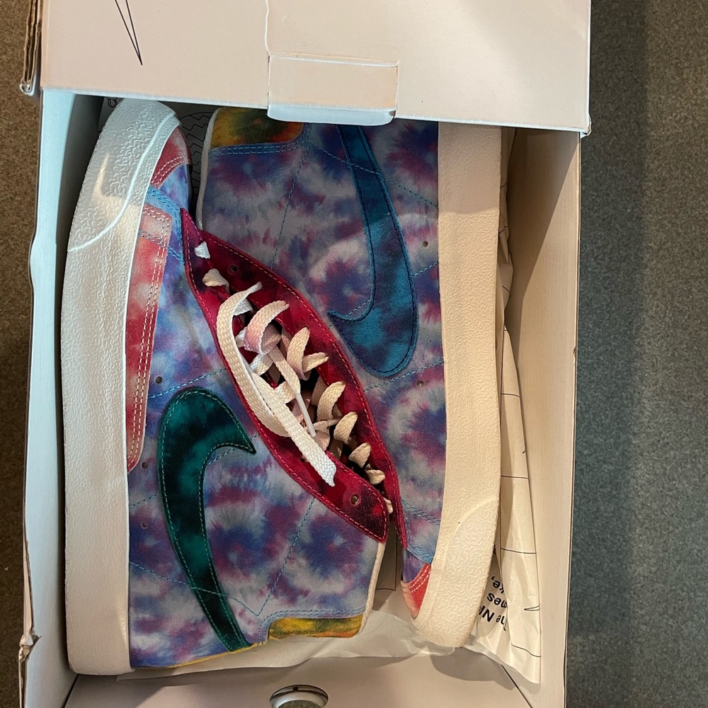 Nike blazer high tops. Sz. 8.5. Only worn 2 times.